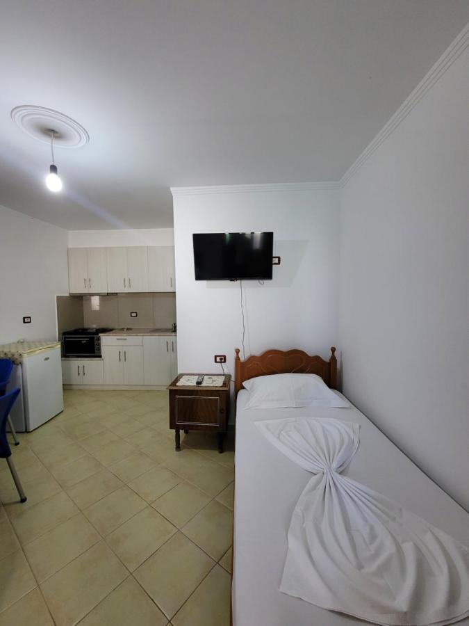 Petrefi Apartments Ksamil Extérieur photo