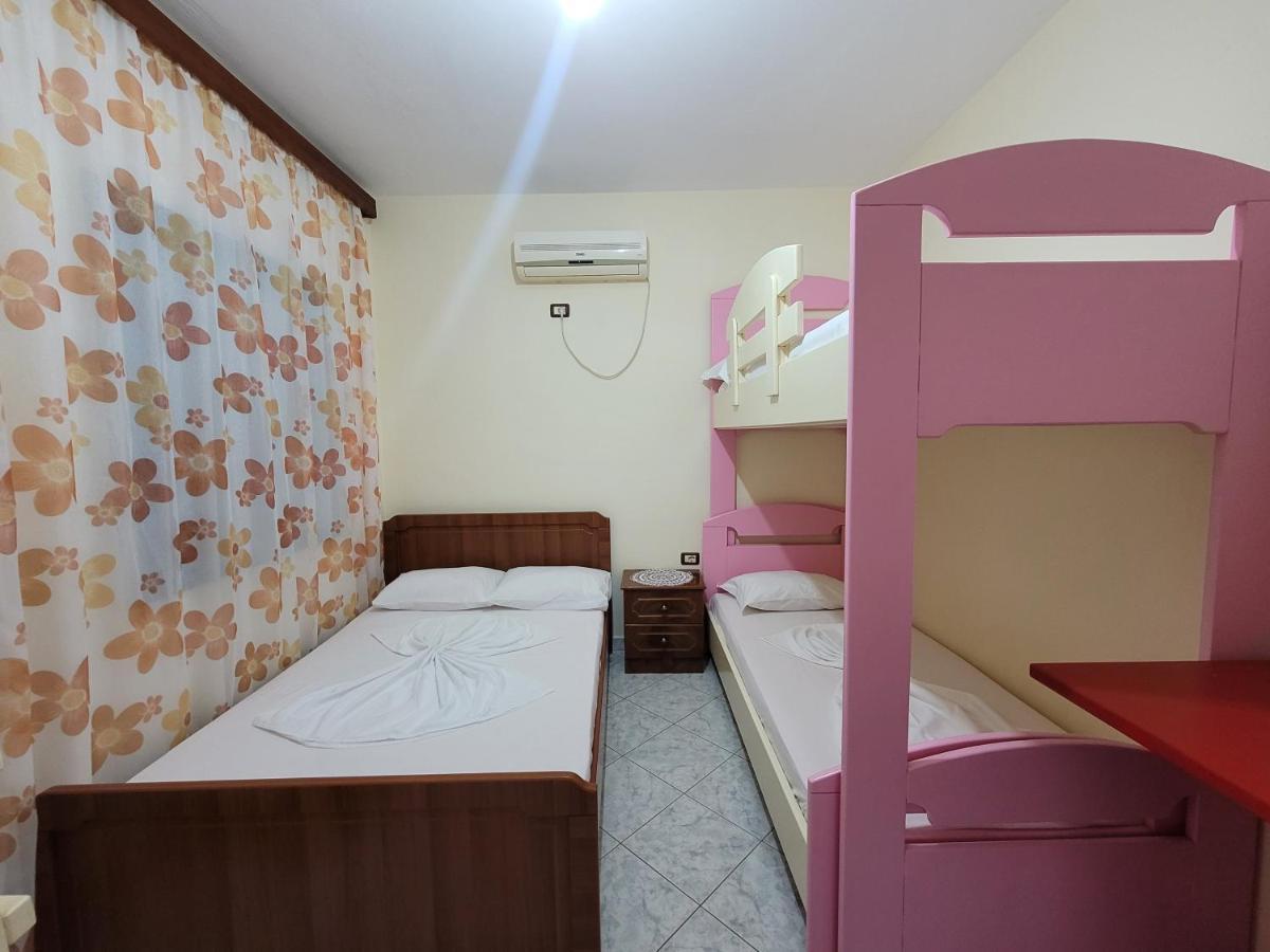 Petrefi Apartments Ksamil Extérieur photo
