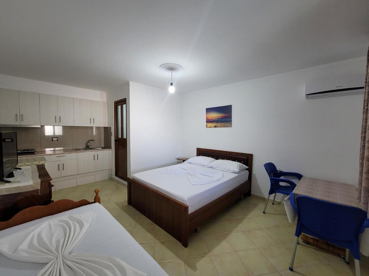 Petrefi Apartments Ksamil Extérieur photo