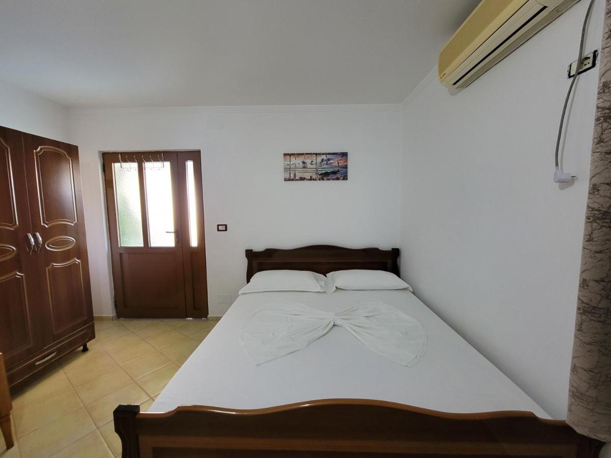 Petrefi Apartments Ksamil Extérieur photo
