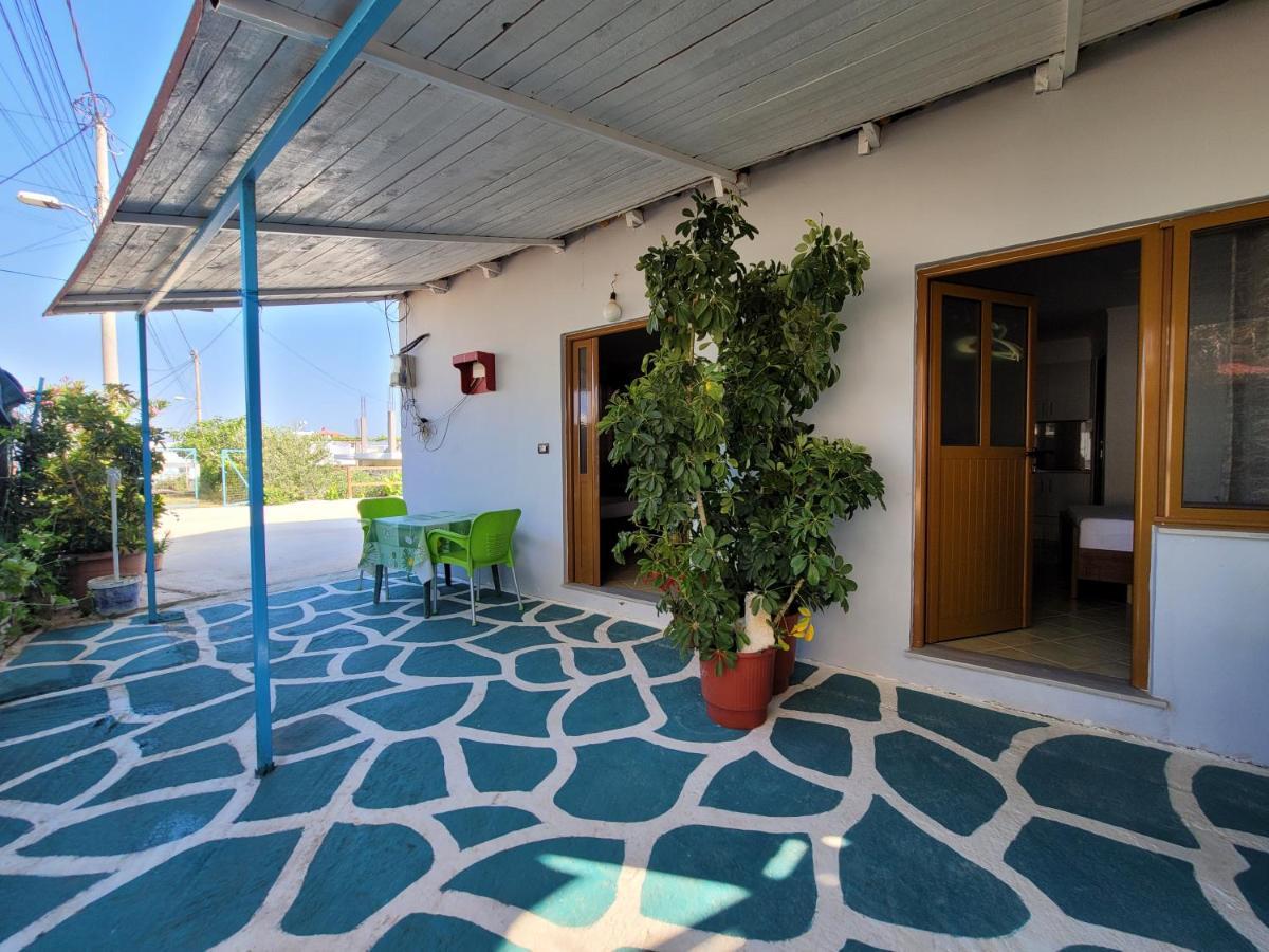 Petrefi Apartments Ksamil Extérieur photo