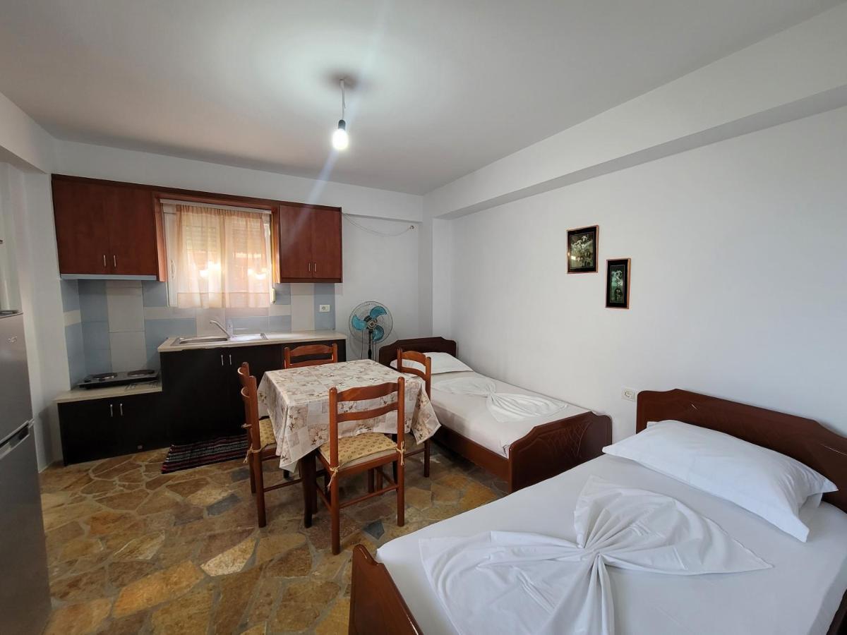 Petrefi Apartments Ksamil Extérieur photo