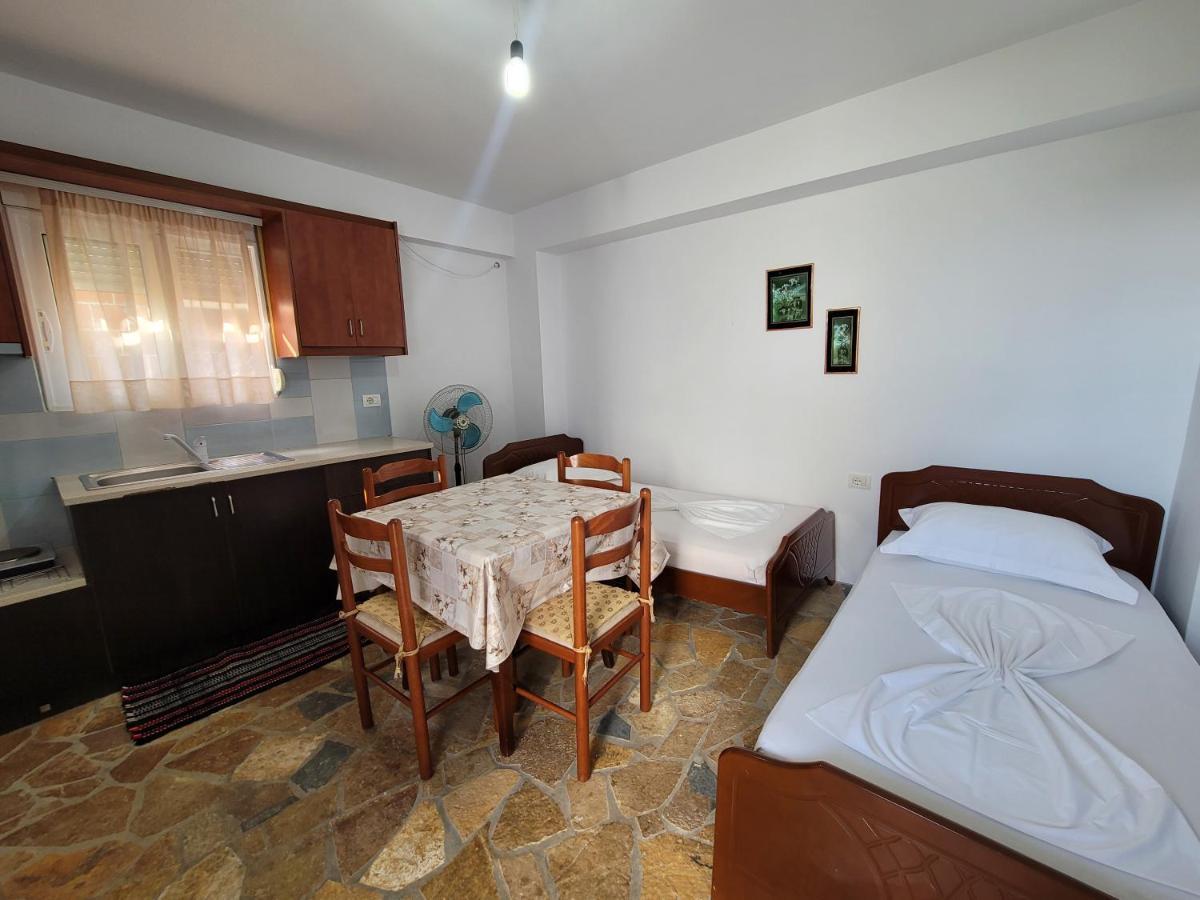 Petrefi Apartments Ksamil Extérieur photo