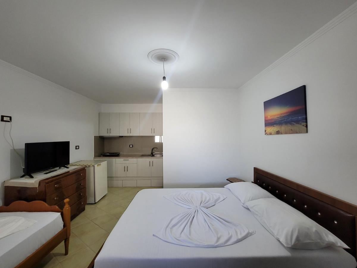 Petrefi Apartments Ksamil Extérieur photo