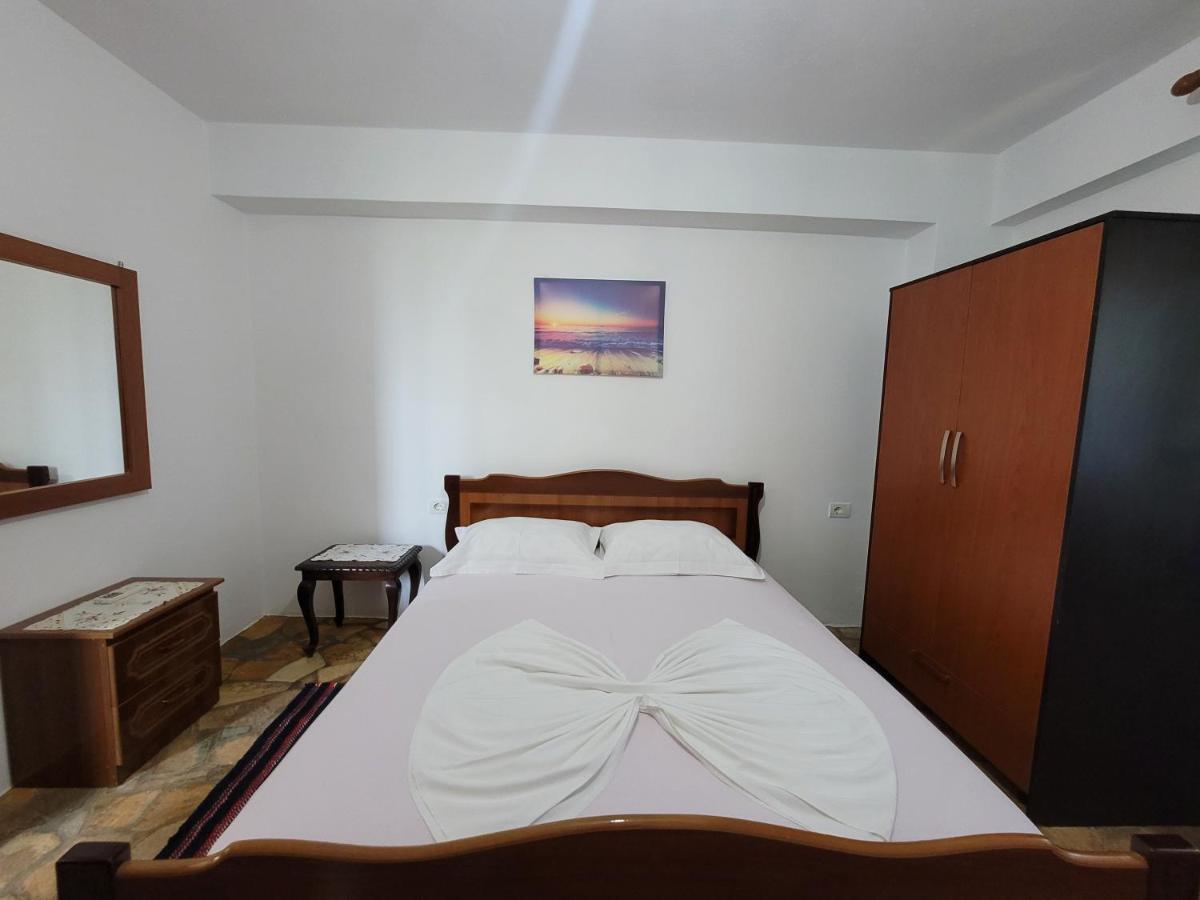 Petrefi Apartments Ksamil Extérieur photo