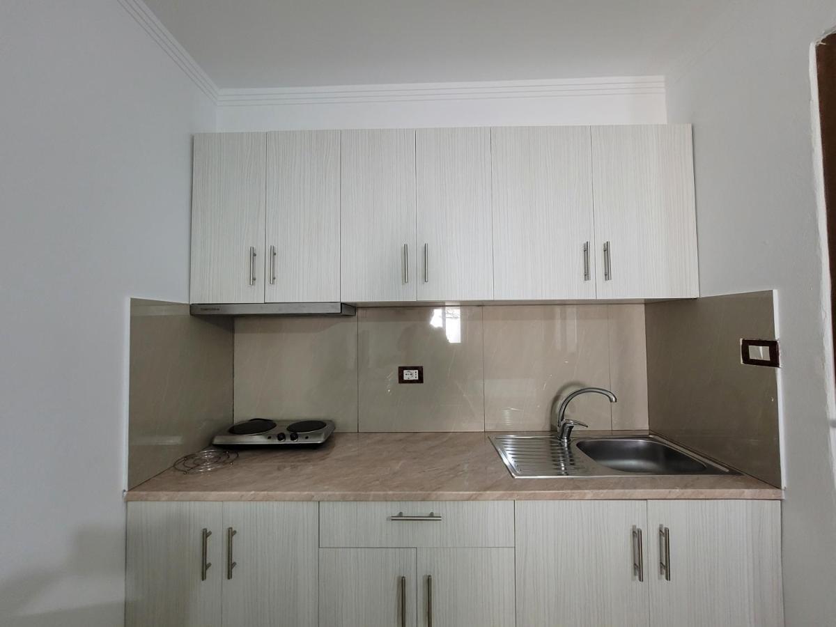 Petrefi Apartments Ksamil Extérieur photo