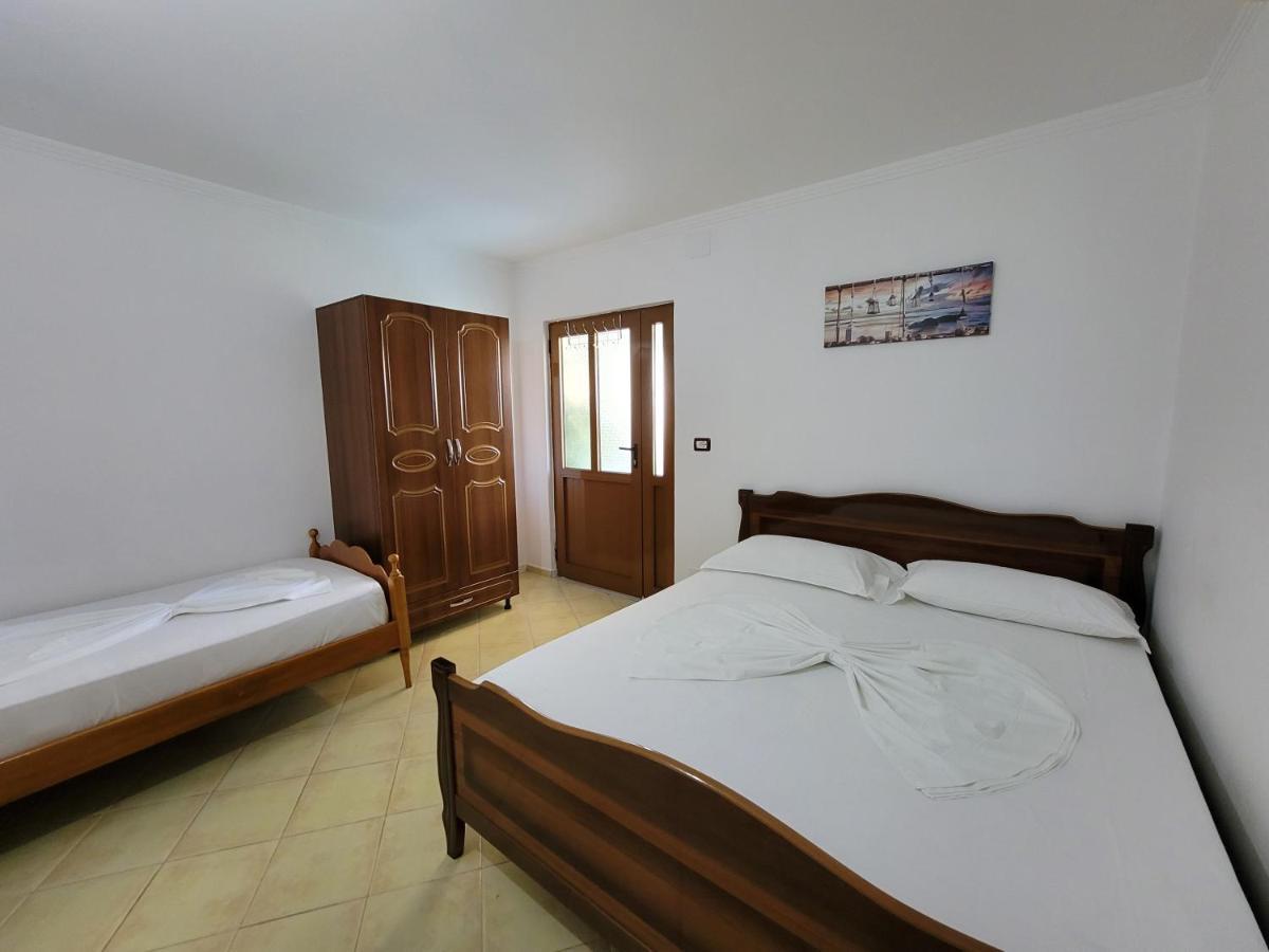 Petrefi Apartments Ksamil Extérieur photo