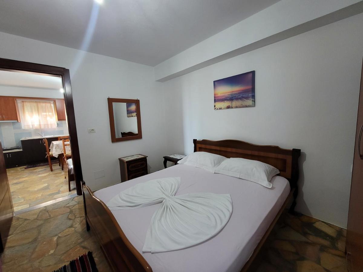 Petrefi Apartments Ksamil Extérieur photo