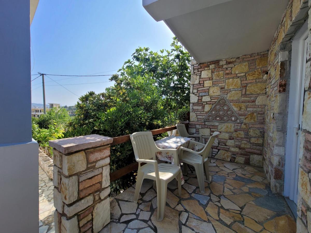 Petrefi Apartments Ksamil Extérieur photo