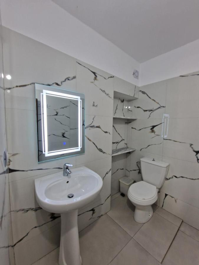 Petrefi Apartments Ksamil Extérieur photo