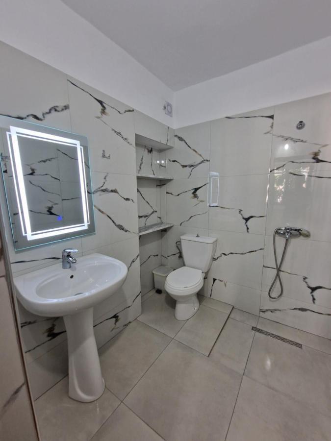 Petrefi Apartments Ksamil Extérieur photo