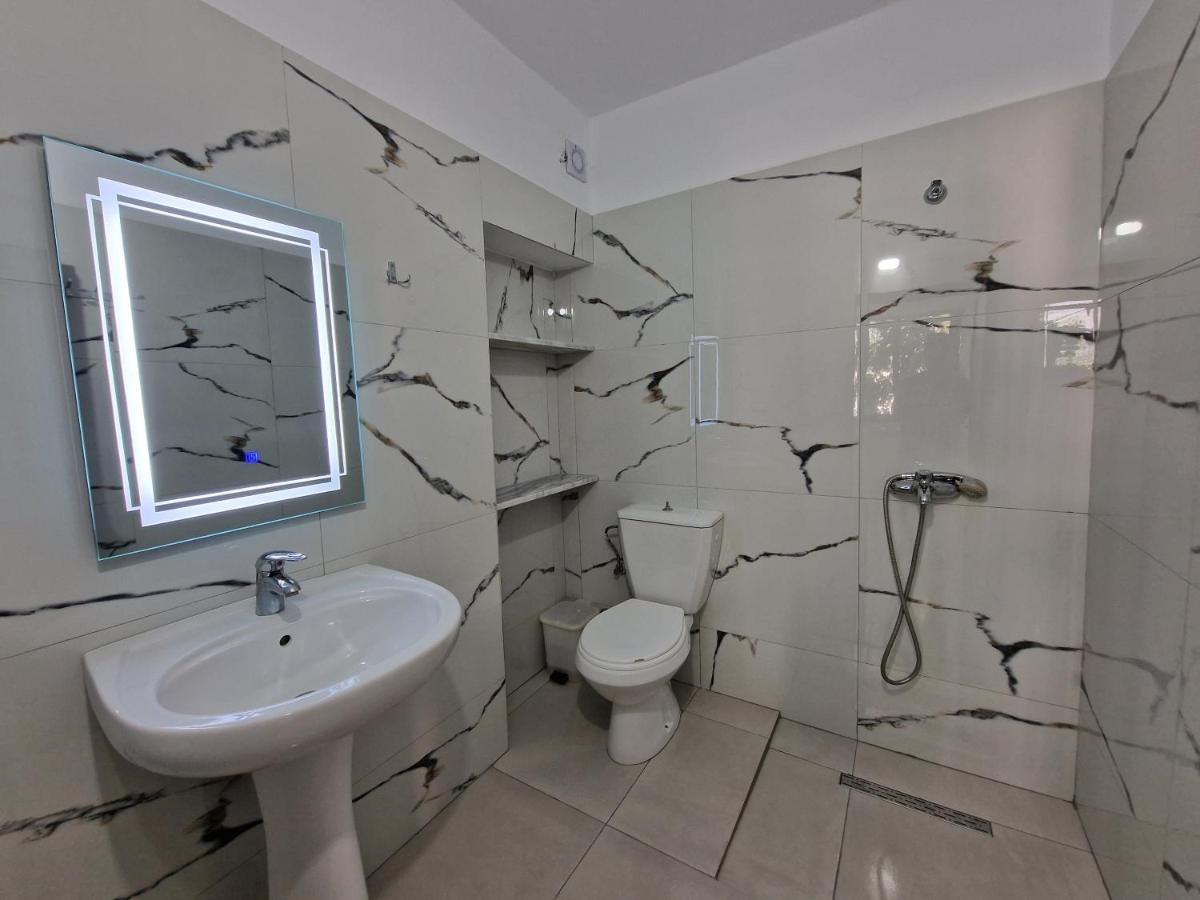 Petrefi Apartments Ksamil Extérieur photo