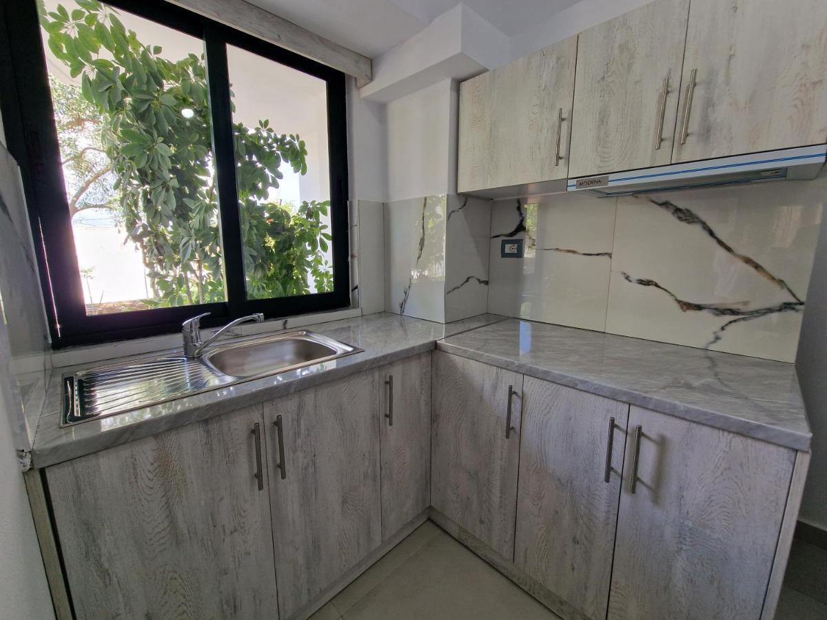 Petrefi Apartments Ksamil Extérieur photo