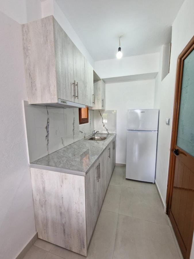 Petrefi Apartments Ksamil Extérieur photo