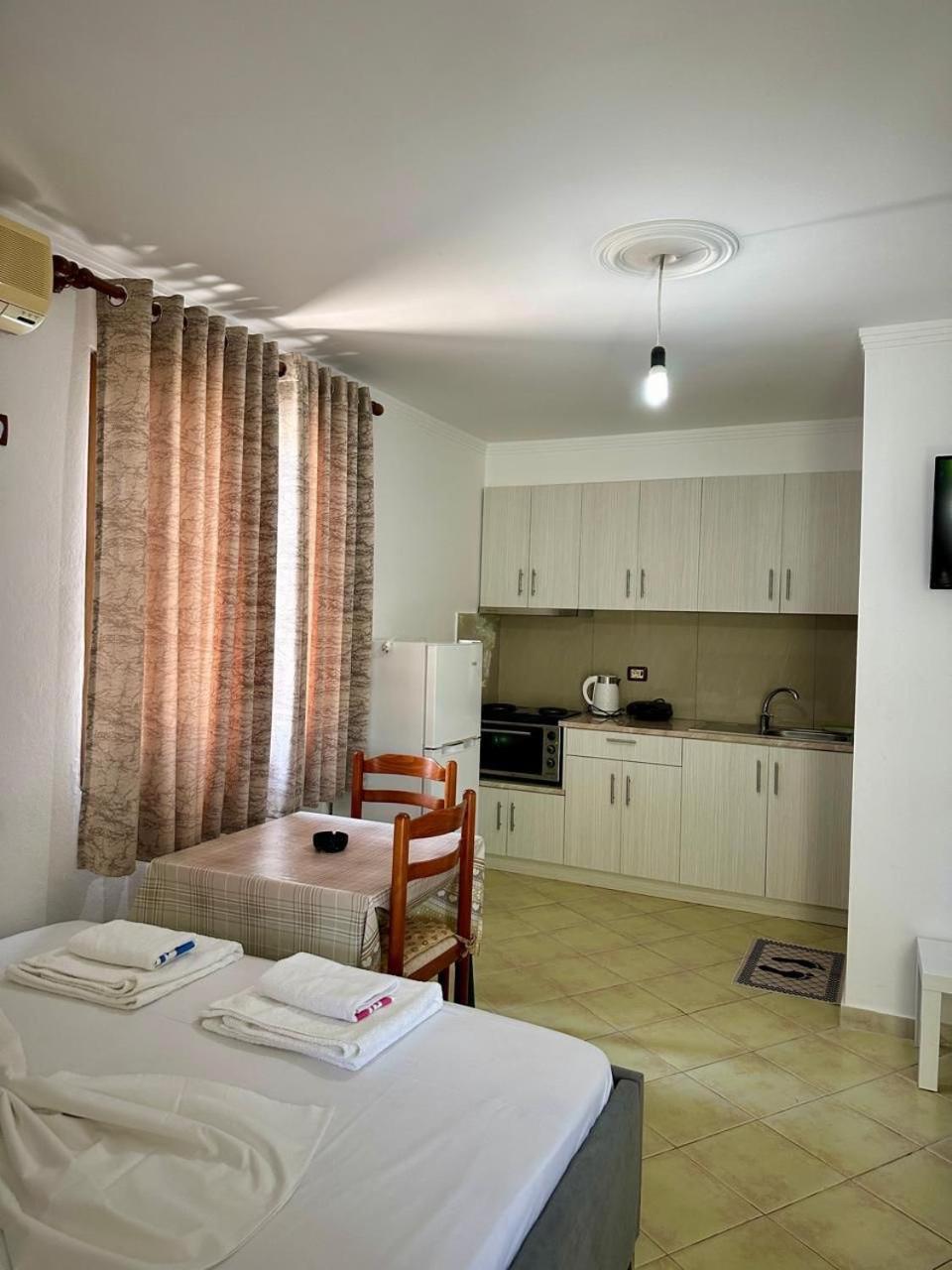 Petrefi Apartments Ksamil Extérieur photo