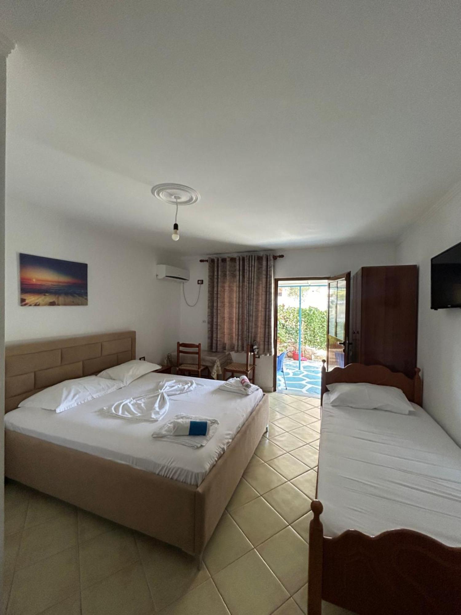 Petrefi Apartments Ksamil Extérieur photo